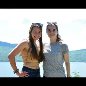 Meet your Poshers, Lauren and Kristen